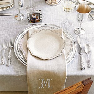 fresh-modern-thanksgiving-table-setting-l